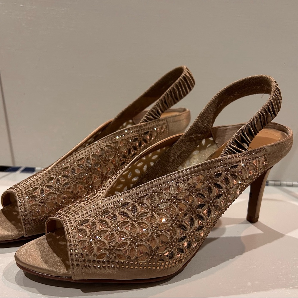 J.Renee Tan/Nude Peep Toe Heels